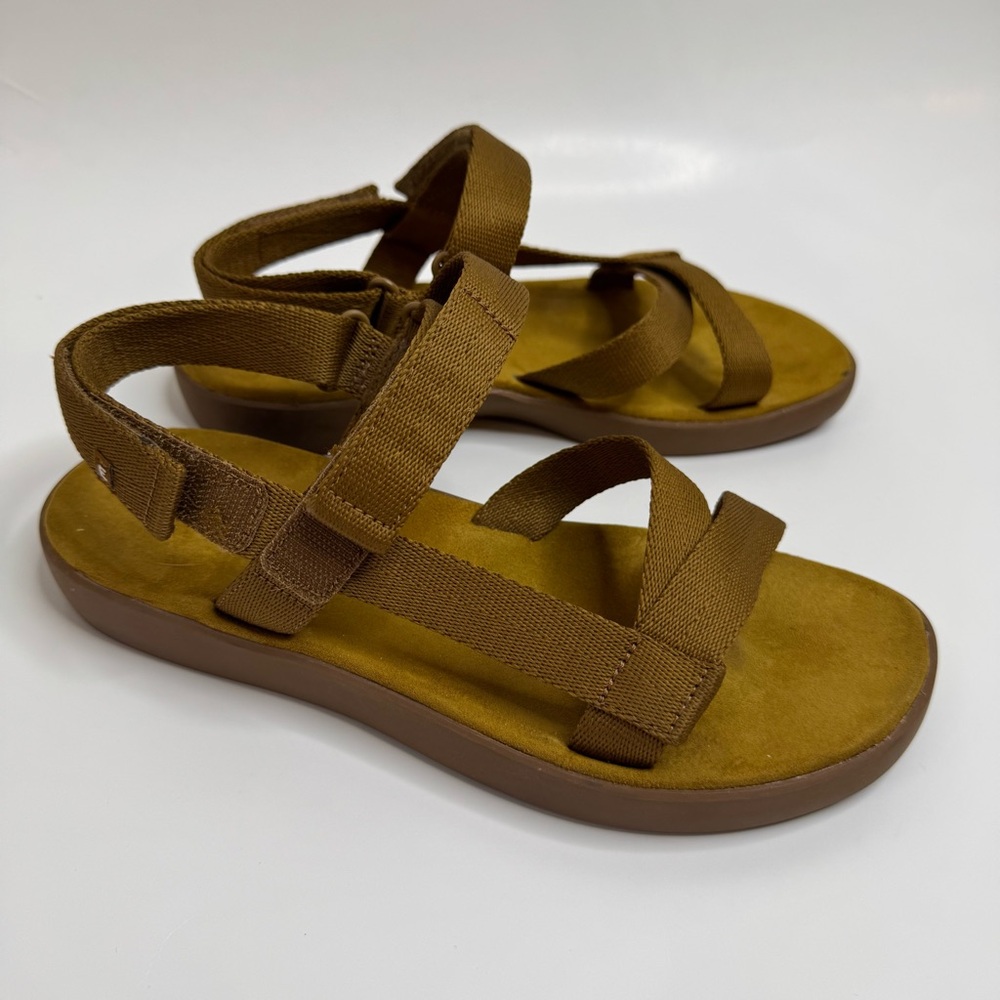 SOLD! Everlane The Renew Sport Sandal